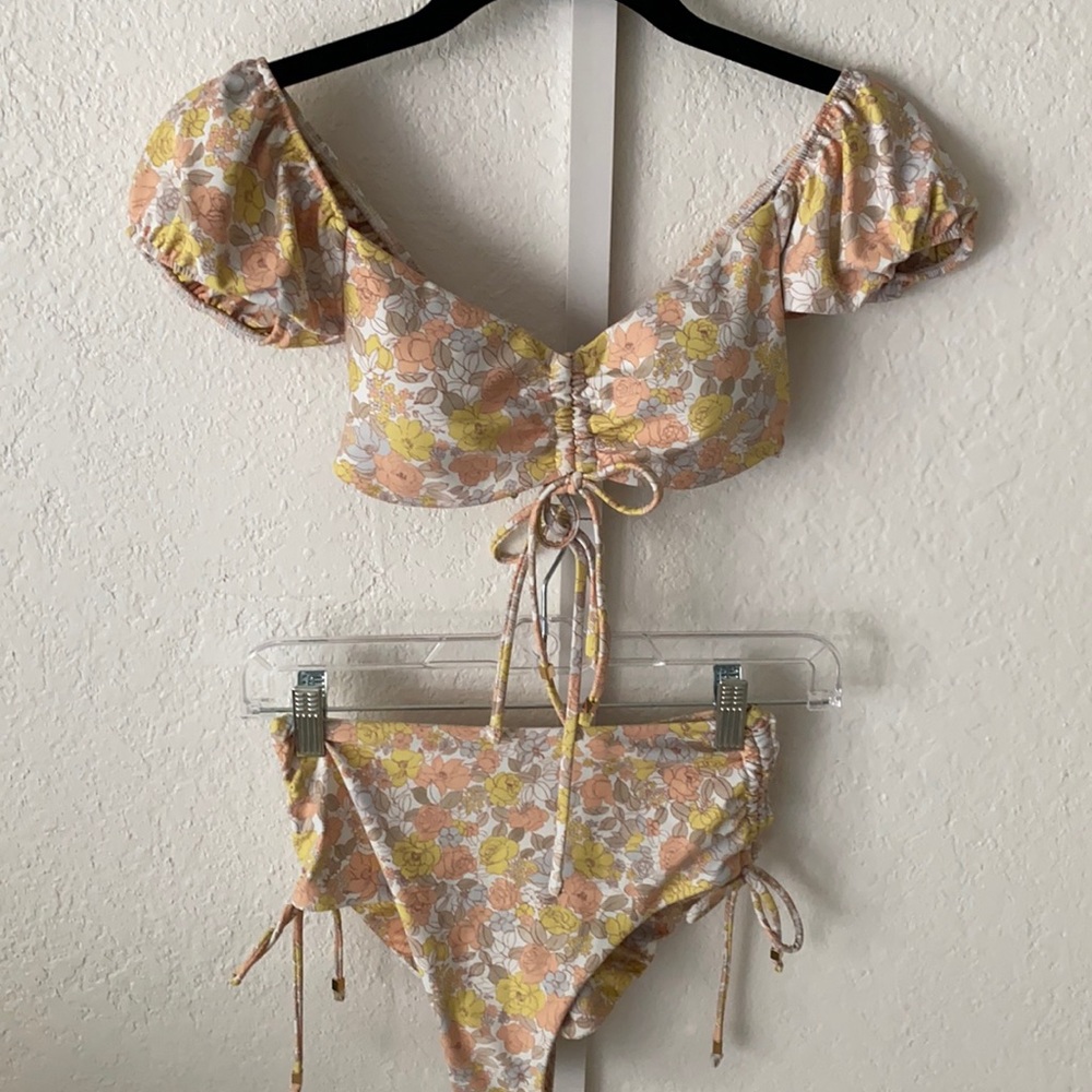 LuLus Bikini Set (NEW)
